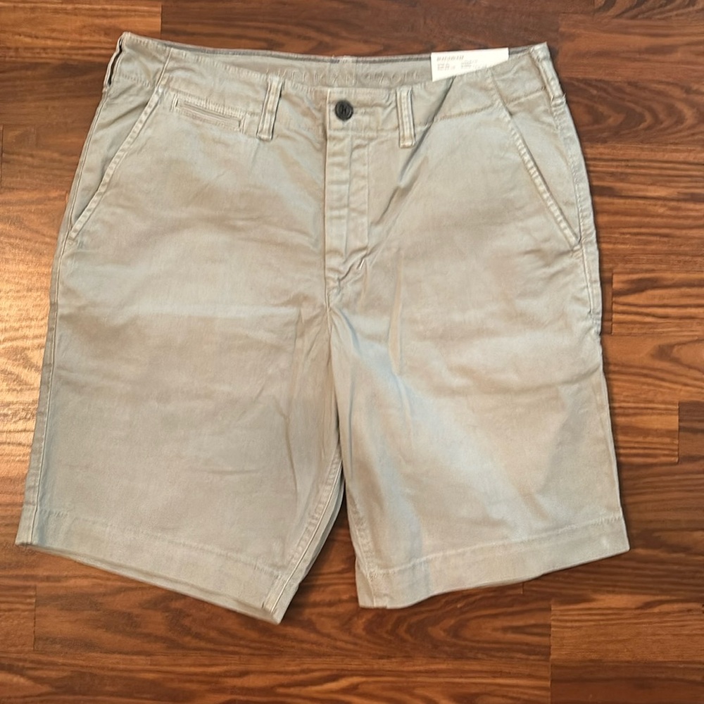 American Eagle Khaki shorts Mens waist size 32